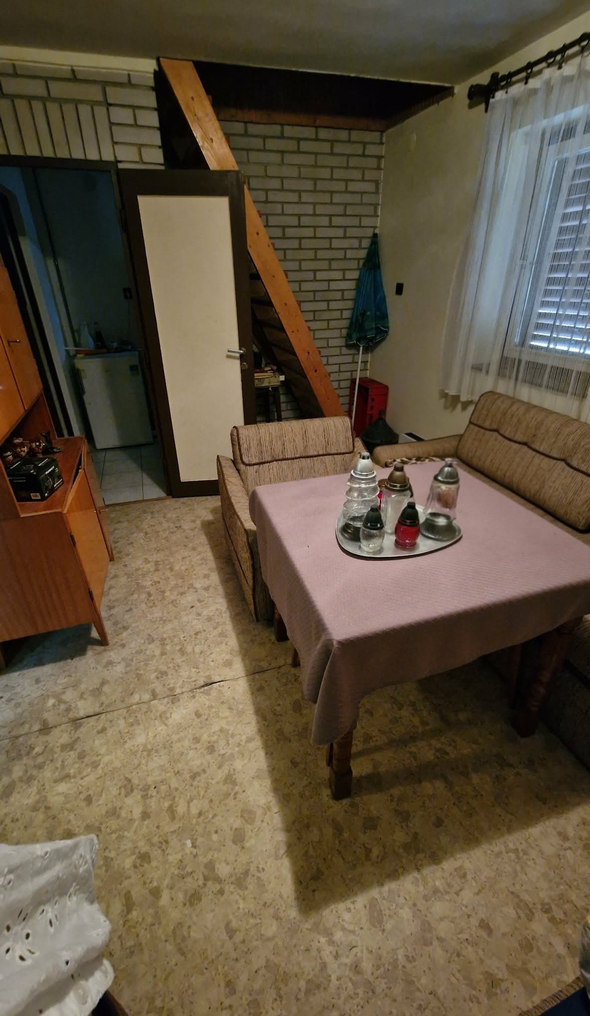 Pécsváradon kis házikó, gazdálkodásra alkalmas területen! 2