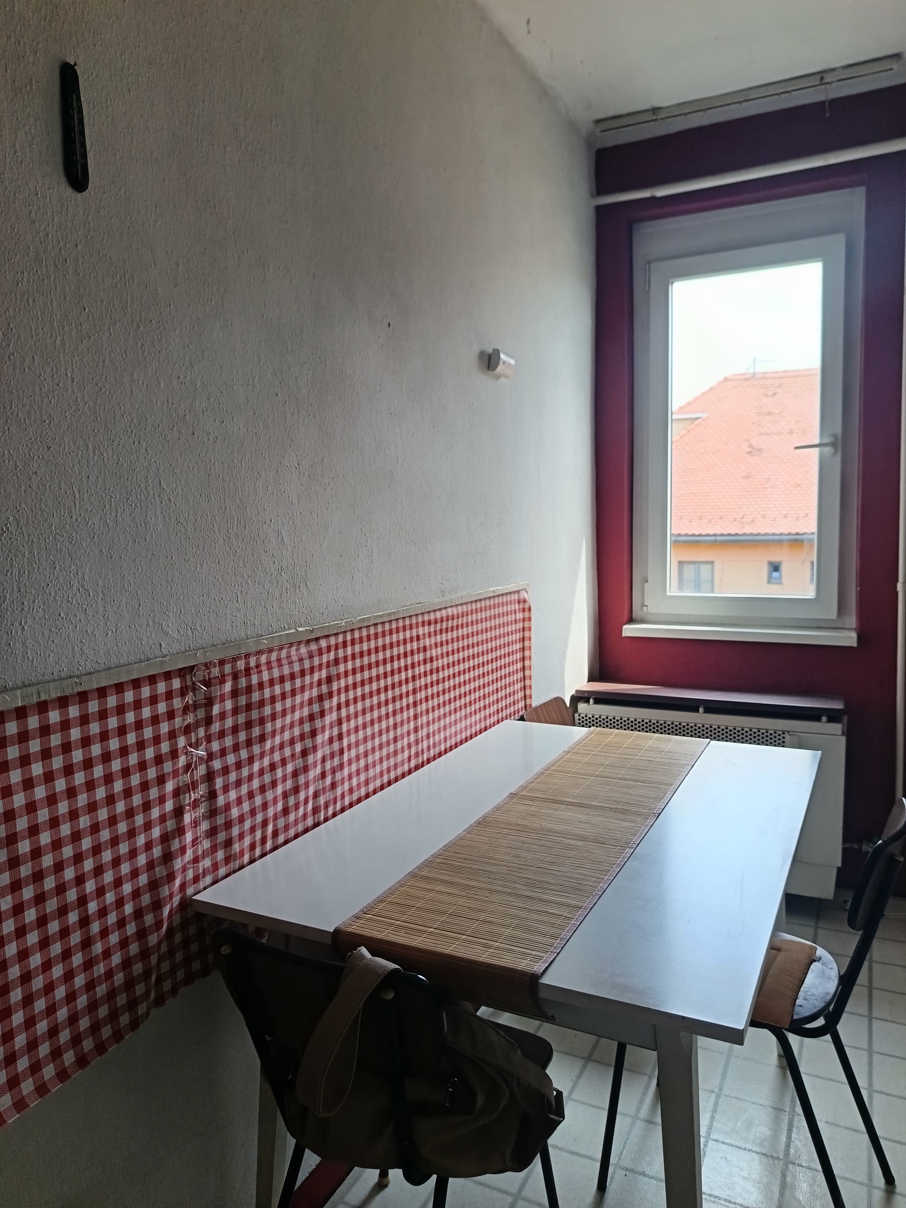 Pécsett a jogi kartól 300 méternyire, két szobás lakás! 4